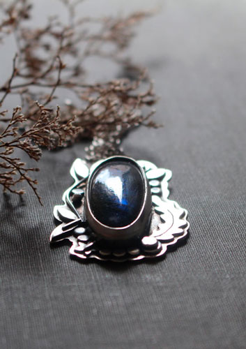 El arroyo del claro, collar orgánico en plata y labradorita