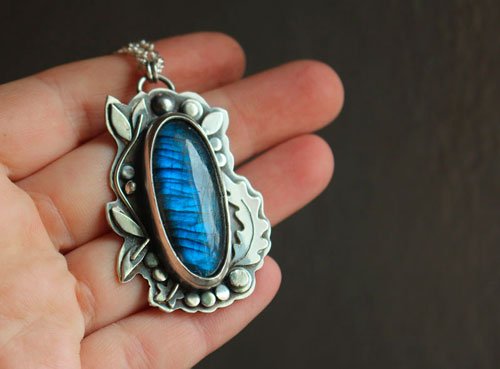 El arroyo del claro, collar orgánico en plata y labradorita