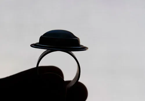 El azul de las olas, anillo movimiento del mar en plata y fluorita