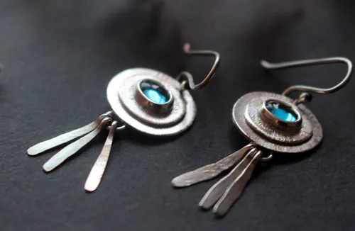 El azul del cielo, aretes de felicidad en plata y espinela