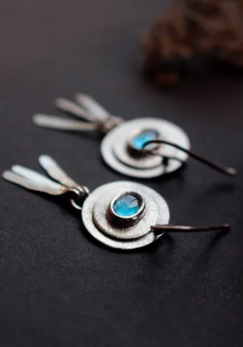 El azul del cielo, aretes de felicidad en plata y espinela