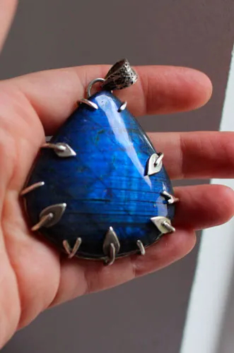 El bosque azul, dije élfico en plata y labradorita