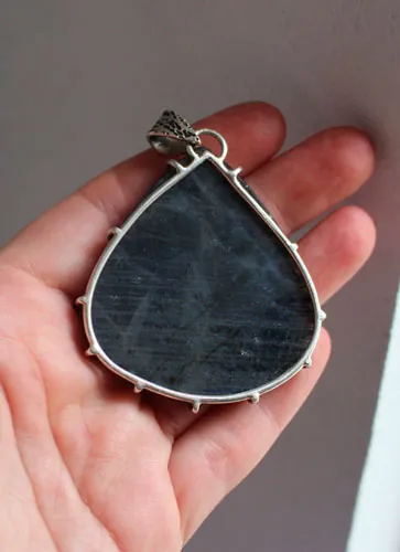 El bosque azul, dije élfico en plata y labradorita
