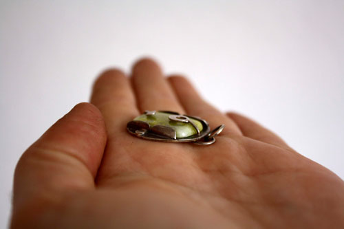 El canto de las cigarras, dije verano en plata y jade limón