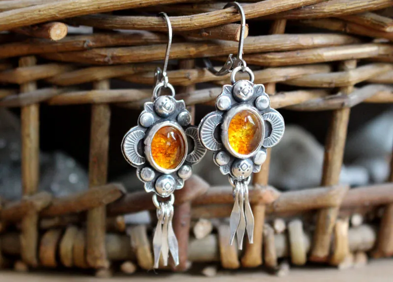 El canto de las luciérnagas-ámbar, aretes luz nocturna en plata y ámbar