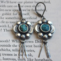 El canto de las luciérnagas tonos turquesa, aretes guía insecto en plata y turquesa