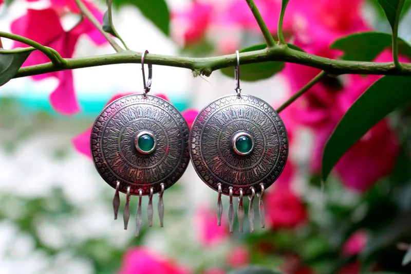El canto de los hombres, aretes de comunión en plata y ágata verde