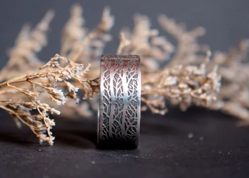 El canto del bosque, anillo ramas de árbol en plata