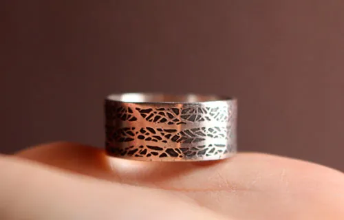 El canto del bosque, anillo ramas de árbol en plata