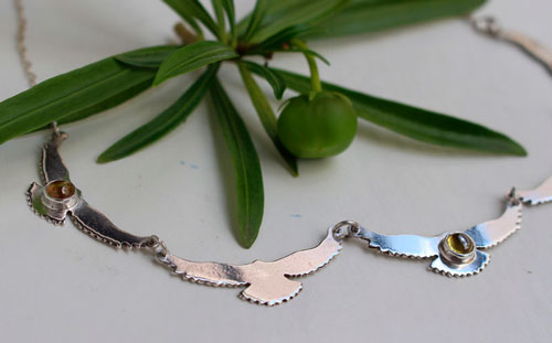 El canto del sol, collar aves en plata y zircón amarillo