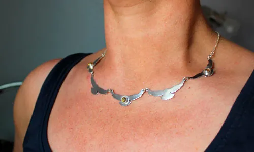 El canto del sol, collar aves en plata y zircón amarillo