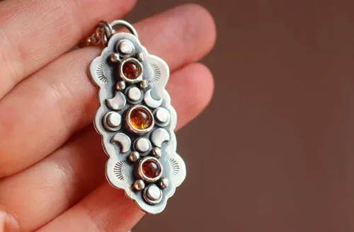 El ciclo de las estaciones, collar equinoccio de otoño en plata y ámbar