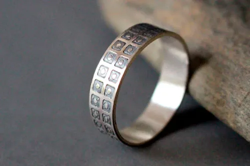 El cielo y la tierra, anillo círculos y cuadrados en plata