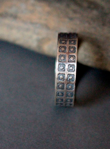 El cielo y la tierra, anillo círculos y cuadrados en plata