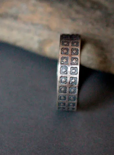 El cielo y la tierra, anillo círculos y cuadrados en plata