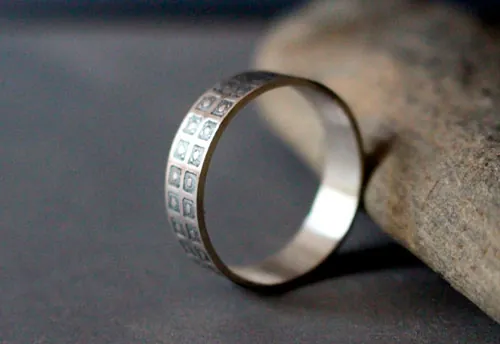 El cielo y la tierra, anillo círculos y cuadrados en plata