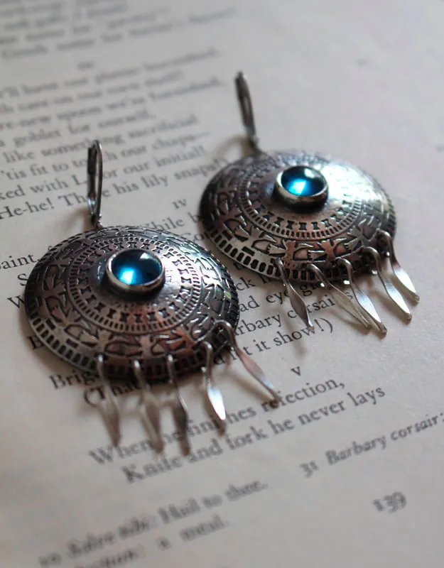 El cóndor pasa, aretes de ave de los Andes en plata y zircón azul