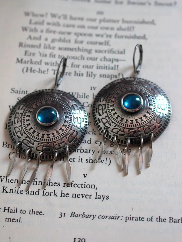 El cóndor pasa, aretes de ave de los Andes en plata y zircón azul