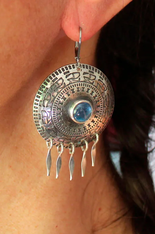 El cóndor pasa, aretes de ave de los Andes en plata y zircón azul