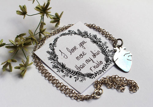 El corazón de Frida, collar anatomía de una artista en plata