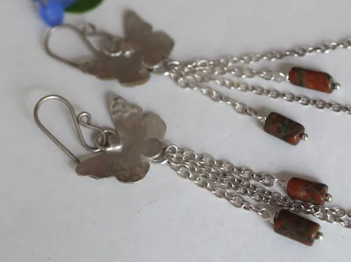 El efecto mariposa, aretes ciencia e interacción en plata y unakita