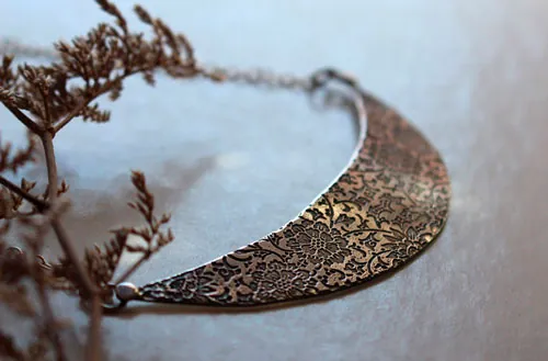 El jardín en la luna, collar pectoral floral en plata