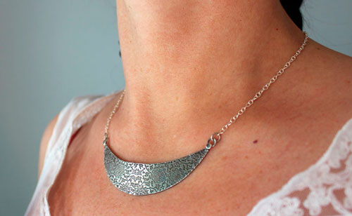 El jardín en la luna, collar pectoral floral en plata