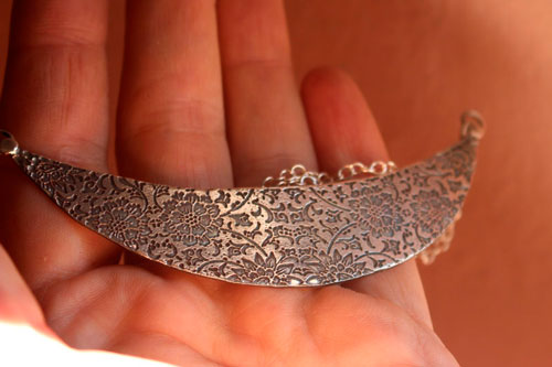 El jardín en la luna, collar pectoral floral en plata