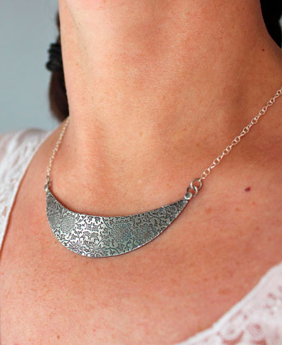 El jardín en la luna, collar pectoral floral en plata