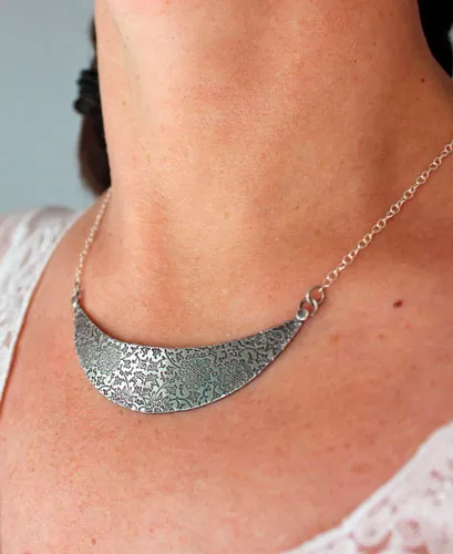 El jardín en la luna, collar pectoral floral en plata
