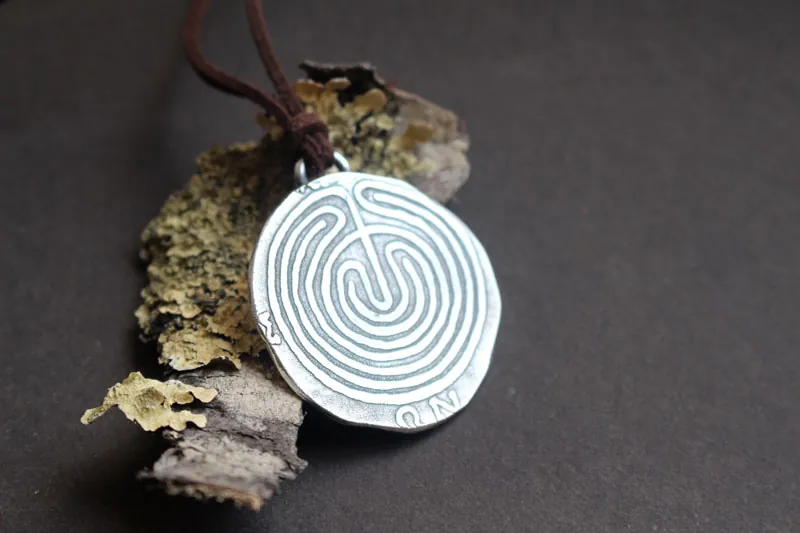 El laberinto de Cnosos, collar moneda griega de plata
