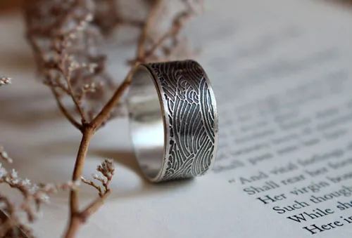 El mar, anillo olas japonesas en plata