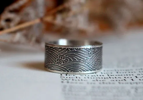 El mar, anillo olas japonesas en plata
