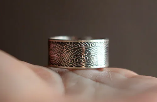 El mar, anillo olas japonesas en plata