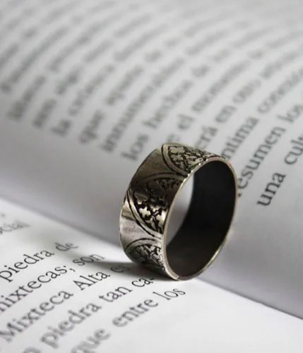 El nombre de la rosa, anillo ojival gótico en plata