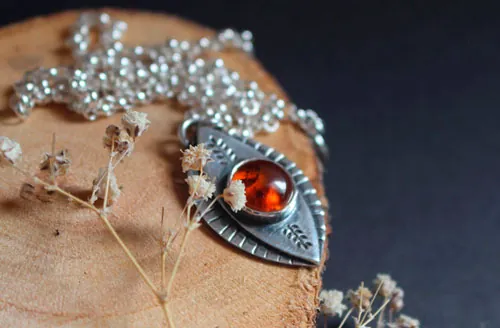 El ojo de la naturaleza, collar otoño feérico en plata y ámbar
