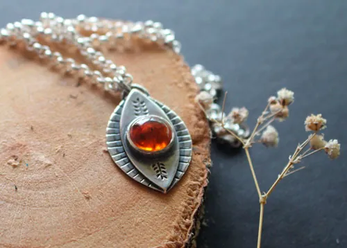 El ojo de la naturaleza, collar otoño feérico en plata y ámbar