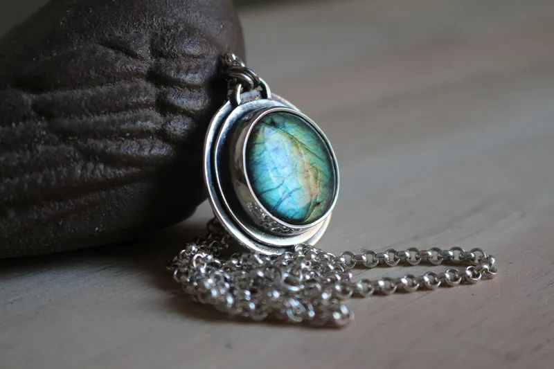 El ojo de la naturaleza, collar druídico en plata y labradorita
