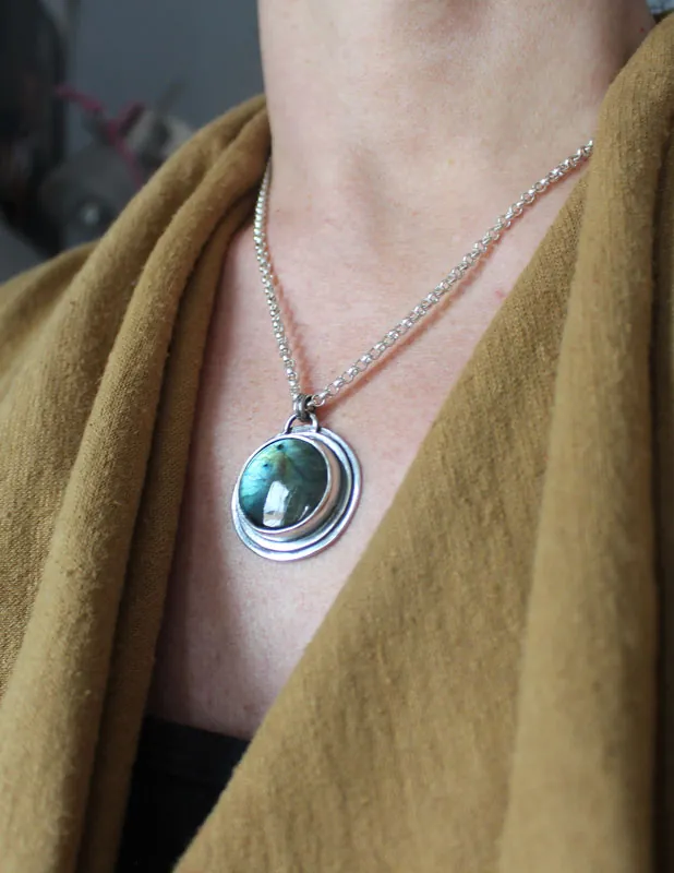 El ojo de la naturaleza, collar druídico en plata y labradorita