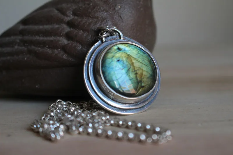 El ojo de la naturaleza, collar druídico en plata y labradorita