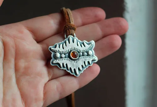 El ojo de la tierra, collar montaña tribal en plata y ámbar