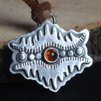 El ojo de la tierra, collar montaña tribal en plata y ámbar