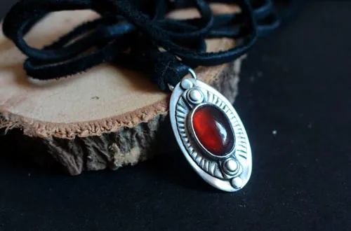 El ojo del sueño, collar motivación en plata y granate