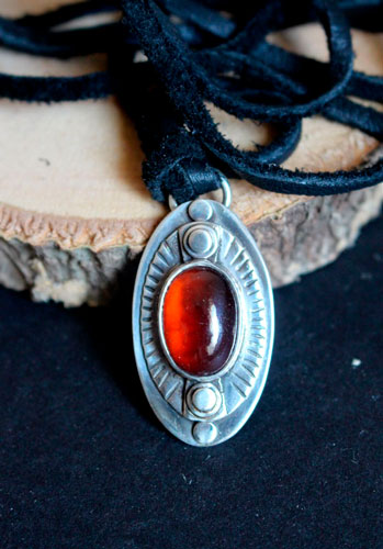 El ojo del sueño, collar motivación en plata y granate