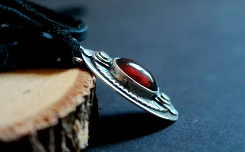 El ojo del sueño, collar motivación en plata y granate
