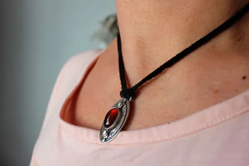El ojo del sueño, collar motivación en plata y granate