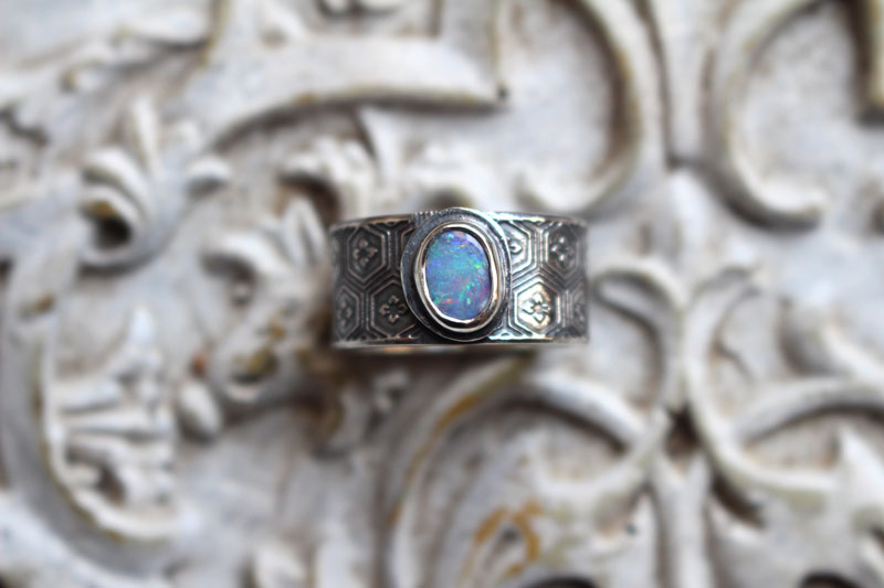 El pantano que reflejaba las estrellas, anillo naturaleza japonesa en plata y ópalo