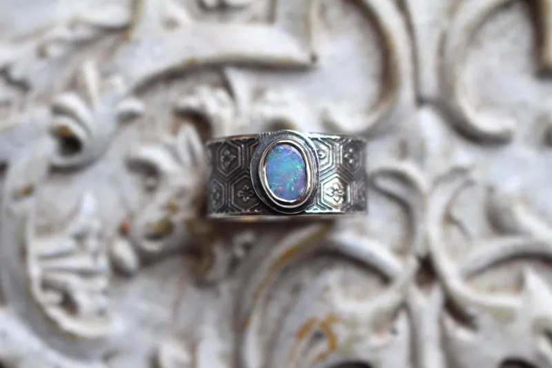 El pantano que reflejaba las estrellas, anillo naturaleza japonesa en plata y ópalo