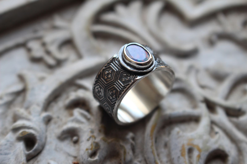 El pantano que reflejaba las estrellas, anillo naturaleza japonesa en plata y ópalo