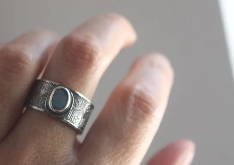 El pantano que reflejaba las estrellas, anillo naturaleza japonesa en plata y ópalo